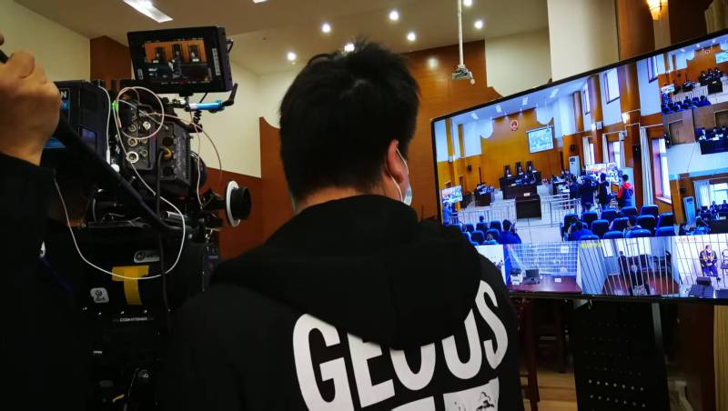 AI生成VS人工创意——格尔木市广告片拍摄公司的技术浪漫主义实践