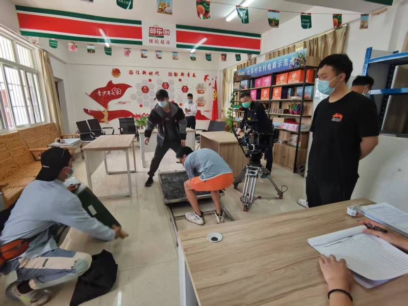 格尔木市广告片拍摄公司：极简主义践行者，少即是多的视觉哲学
